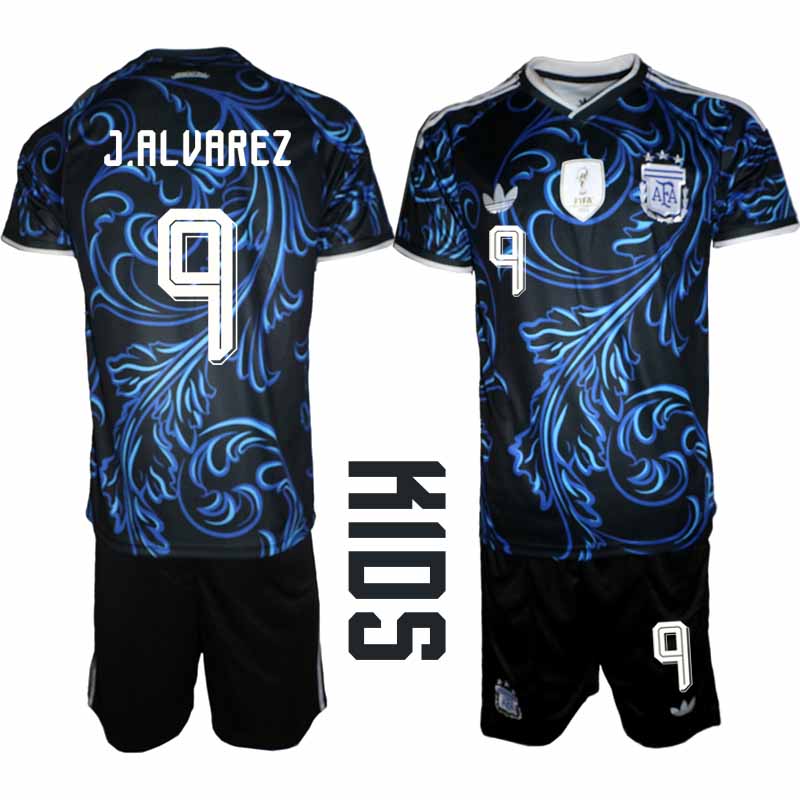 Detske dresy Komplet Argentína MS 2026 Julián Álvarez #9 Vonkajší a Šortky 1 Detske dresy Komplet Argentína MS 2026 Julián Álvarez #9 Vonkajší a Šortky