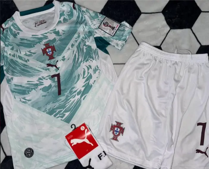 https://www.drespredeti.com/wp-content/uploads/Futbalovy-dres-Portugalsko-Vonkajsi-MS-2026-Detsky.webp