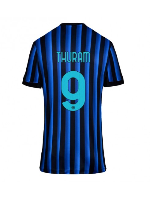Futbalový dresy Inter Milan 2025-26 Domáci Marcus Thuram #9– Dámsky Krátky Rukáv 1 Futbalový dresy Inter Milan 2025-26 Domáci Marcus Thuram #9– Dámsky Krátky Rukáv