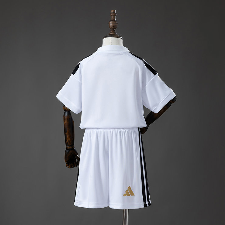Detský dres Komplet Juventus 2026/27 Domáci červená 2 Detský dres Komplet Juventus 2026/27 Domáci červená-1