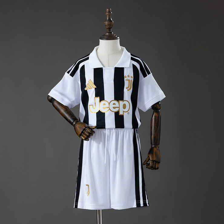 Detský dres Komplet Juventus 2026/27 Domáci červená 1 Detský dres Komplet Juventus 2026/27 Domáci červená