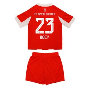 Detské Futbalové dresy Bayern Munich Sacha Boey #23 2025-26 Domáci Komplety