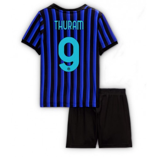 Detský Futbalový dres Inter Milan Marcus Thuram #9 2025-26 Domáci Komplet 1 Detský Futbalový dres Inter Milan Marcus Thuram #9 2025-26 Domáci Komplet
