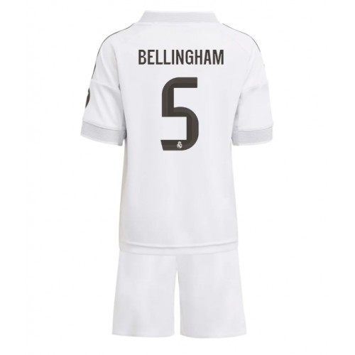 Lacne detský dres pre deti Real Madrid Jude Bellingham #5 2025-26 - Domáci (+ trenírky) 1 Lacne Futbalové dres pre deti Real Madrid Jude Bellingham #5 2025-26 - Domáci (+ trenírky)