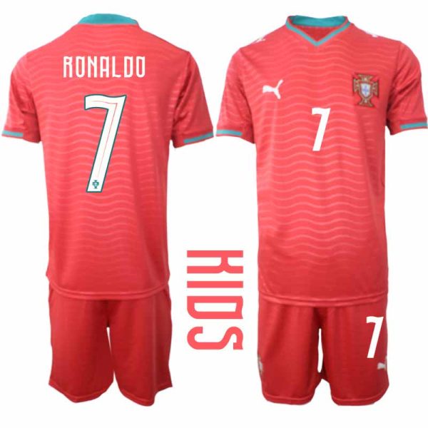 Fußballtrikots Portugal Heim-WM 2026 – Cristiano Ronaldo #7 Kindertrikots + Shorts 1 Fußballtrikots Portugal Heim-WM 2026 – Cristiano Ronaldo #7 Kindershirts + Short
