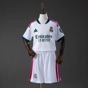 Detské Futbalový Dres Real Madrid 2026/27 Domáci dres s kraťasmi